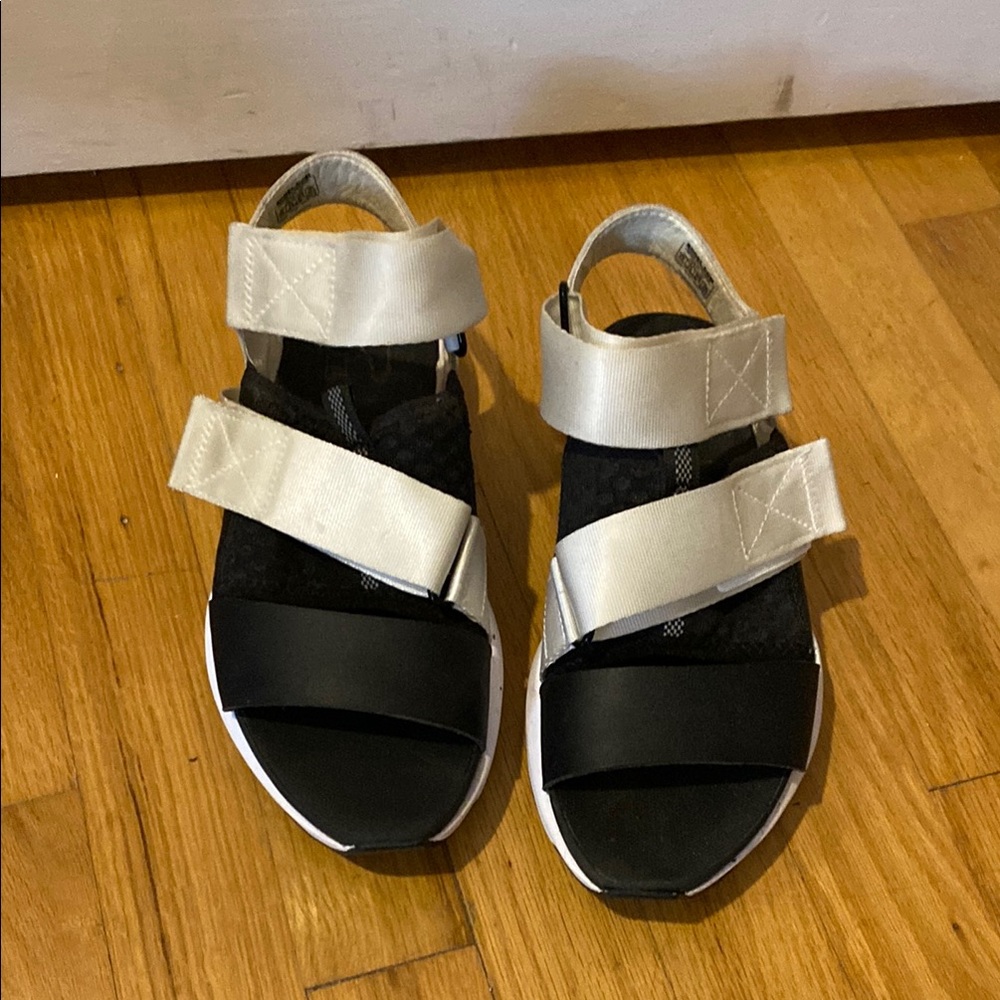 Sorel Kinetic Sandals. Sz. 6.5. 37.5. 23.5cm